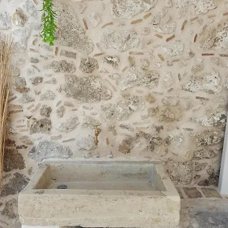 Nikolas Est 1773 * Ano Korakiana